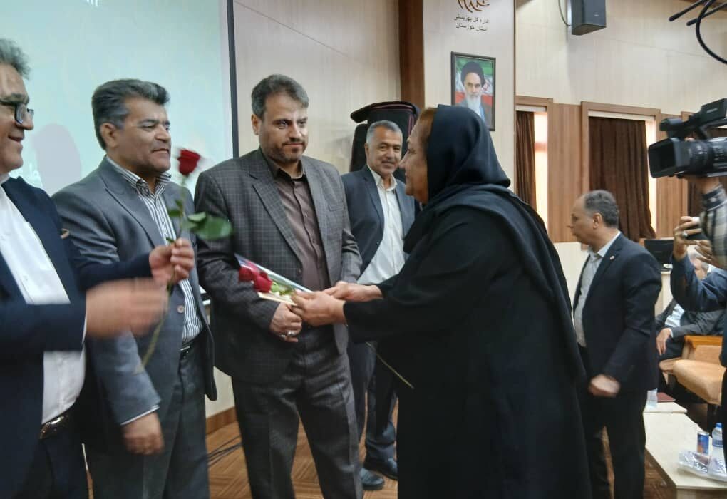 اهدای جهیزیه به ۱۷۲ زوج کمبضاعت خوزستان؛ تقدیر از خانم ویکتوریا دقیقیان به عنوان یکی از خیرین نمونه استان