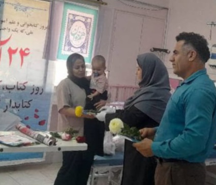 قصه‌خوانی کتابداران برای کودکان بیمار در لالی: پادزهر کتابداران برای دردهای کوچک بیمارستان امید
