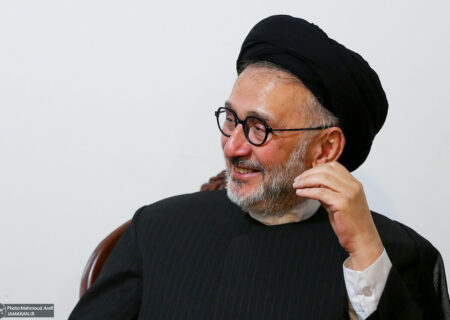 ابطحی: از انتخاب پزشکیان پشیمان نیستیم؛ باید در سختی‌ها کنار او باشیم / مصادره او توسط رقیب مسخره است