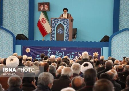 امام جمعه کرج: چرا در بیانیه های خودشان نمی‌گویند ما آمدیم مراکز شما را بمباران کردیم!