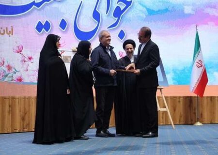 تقدیر از رئیس سازمان بازرسی کل کشور به عنوان مدیر برتر در اجرای قانون جوانی جمعیت