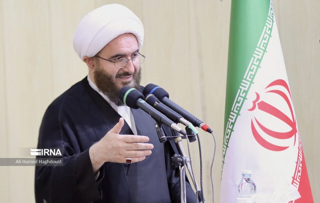 حاج علی اکبری: نیروهای مؤمن اگر در قالب یک شبکه فعال نباشند دچار افت روحیه می‌شوند/ جبهه مقابل ما کاملاً هماهنگ عمل می‌کند