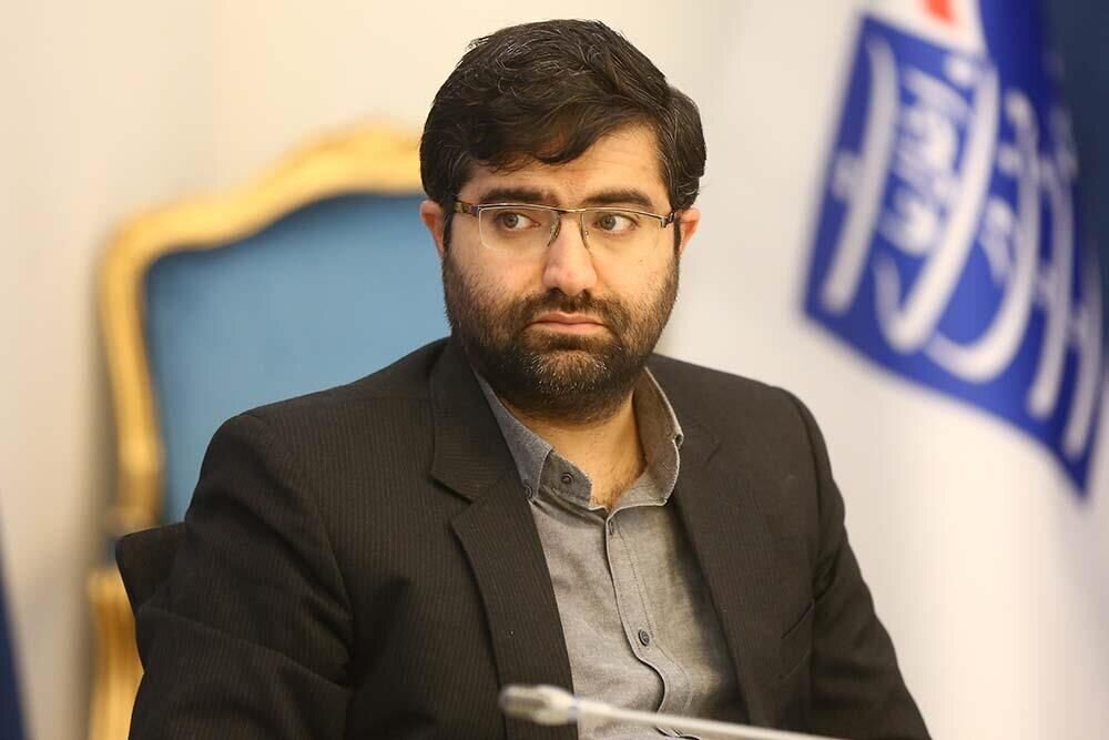 تصویر خاص از عیادت پزشکیان از سقاب اصفهانی