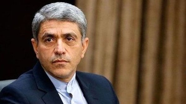 طیب‌نیا در هیچ شبکه‌ اجتماعی، حساب کاربری فعال ندارد
