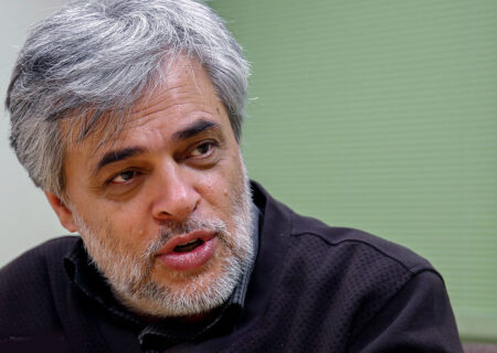 محمد مهاجری:رسانه های دولتی و حکومتی را به بخش خصوصی واگذار کنید؛ هم کارآمدتر می شوند و هم بسیار کم هزینه تر/ رسانه حکومتی دنبال کسب رضایت مسئولان است
