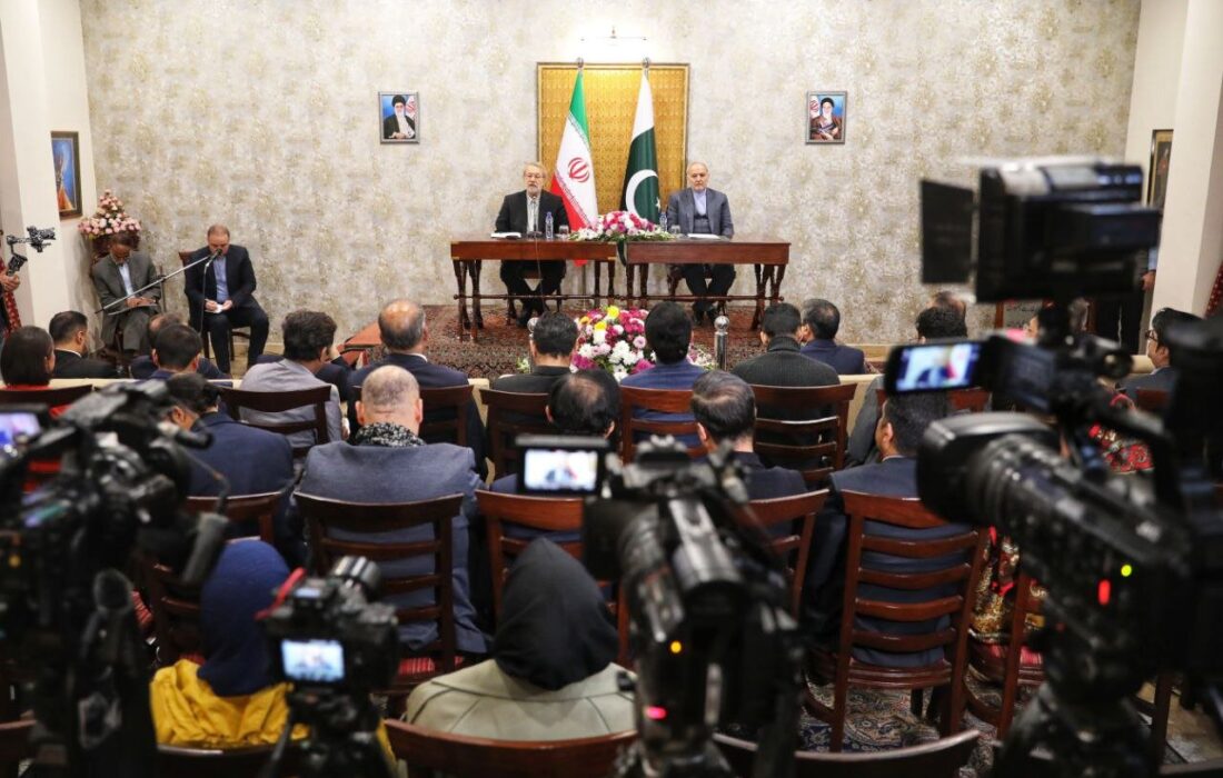 نشست خبری لاریجانی در سفر اسلام‌آباد + تصاویر