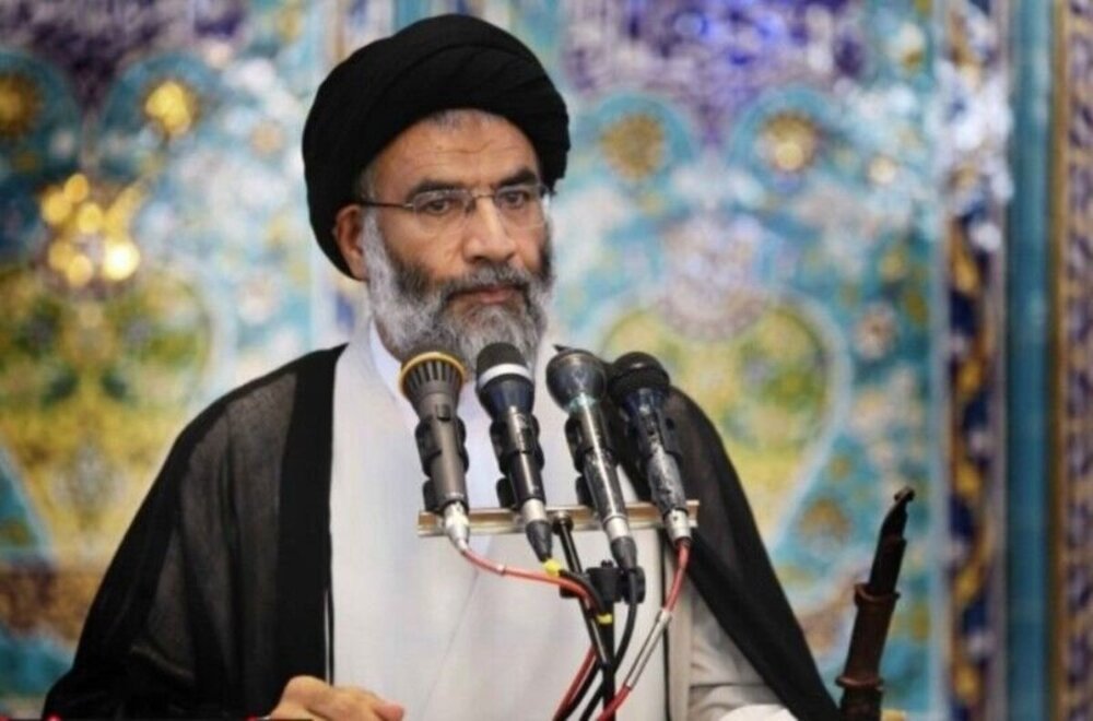 امام جمعه اهواز: راهکار آلودگی هوا، تعطیلی مراکز آموزشی نیست