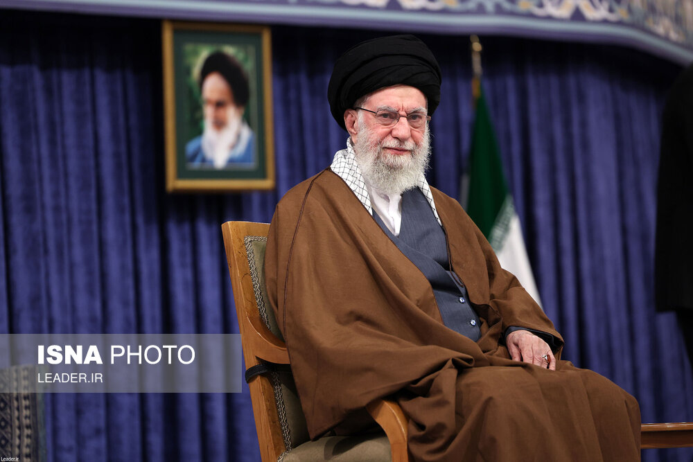 پیگیری وضعیت سلامت رضا امیرخانی از سوی رهبر انقلاب