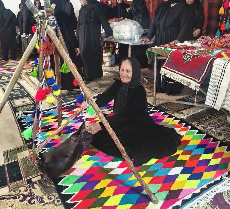 همایش اقتدار هنرمندان اندیکا در نمایشگاه صنایع‌دستی و سوغات محلی