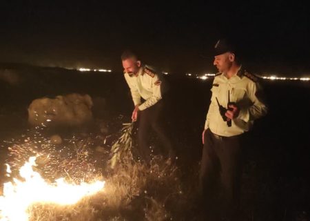 قهرمانانی با دست‌های خالی؛ گزارش  تصویری از نبرد جسورانه پلیس لالی با آتش در شب عاشورا