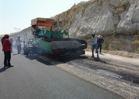 احیای شریان تاریخی نفت؛ بهسازی محور مسجدسلیمان-هفتکل یکی از قدیمی ترین مسیرهای ارتباطی صنعت نفت در مسجدسلیمان به میانه راه رسید