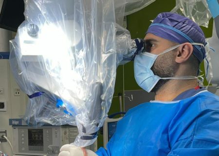 تحولی بزرگ در جراحی‌های ستون فقرات ؛ نخستین عمل پیشرفته دیسک گردن با تکنیک میکروسکوپ در مسجدسلیمان