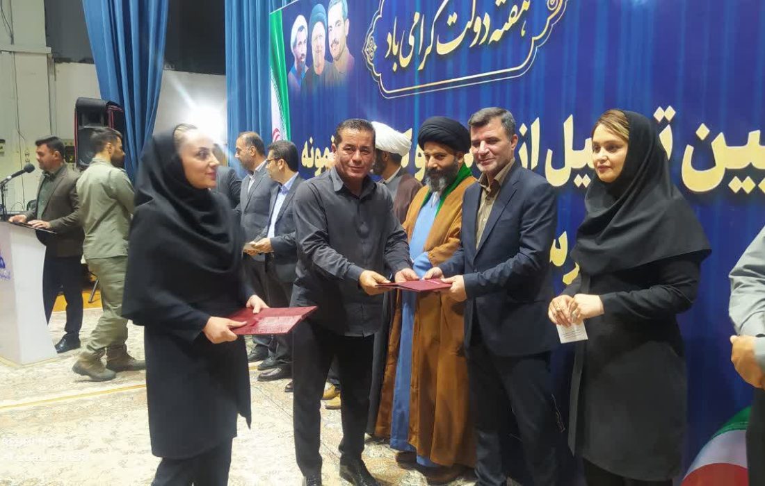 آیین تجلیل از مدیران و کارمندان نمونه شهرستان مسجدسلیمان؛ فرماندار بر محوریت «رضایت مردم» در دستگاه‌های دولتی تأکید کرد ( تصاویر +اسامی)