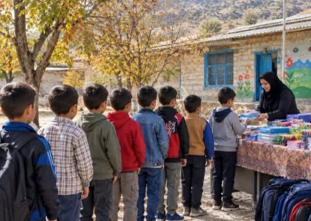 توزیع ۵۷۷ بسته نوشت افزار و لب‌تاپ میان خانواده‌های عشایری مسجدسلیمان توسط موسسه خیریه زنان نیک اندیش بختیاری 