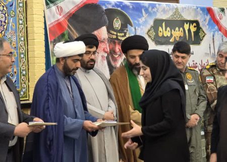 تجلیل از پرستاران و نخبگان کنکور در آیین نماز جمعه مسجدسلیمان
